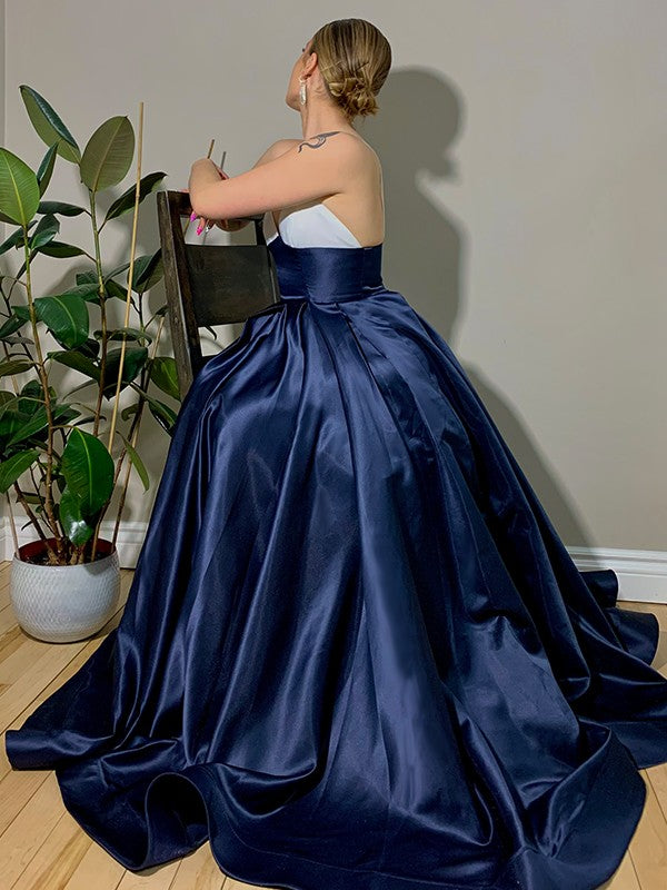 Vestidos de satén con volantes, escote en V, sin mangas y cola larga